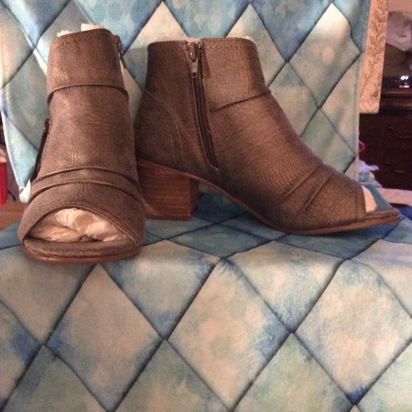 Brand new in box. Very G Booties - Picture 5 of 7